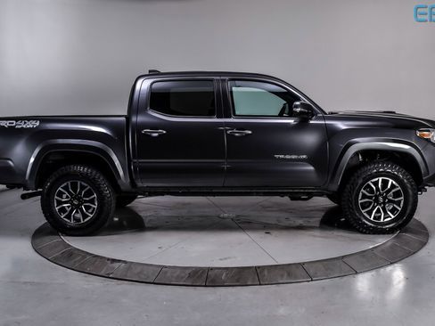 Used 2022 Toyota Tacoma TRD Sport image 7