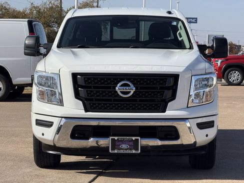 Used 2021 Nissan Titan SV w/ SV Convenience Package image 8