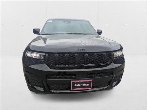 New 2025 Jeep Grand Cherokee L Altitude image 12