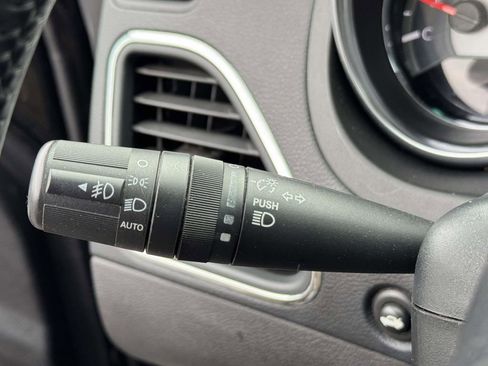 Used 2011 Chrysler 200 Limited FWD image 25