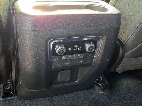 Used 2025 GMC Yukon XL Elevation w/ Elevation Premium Package AWD/4WD image 19