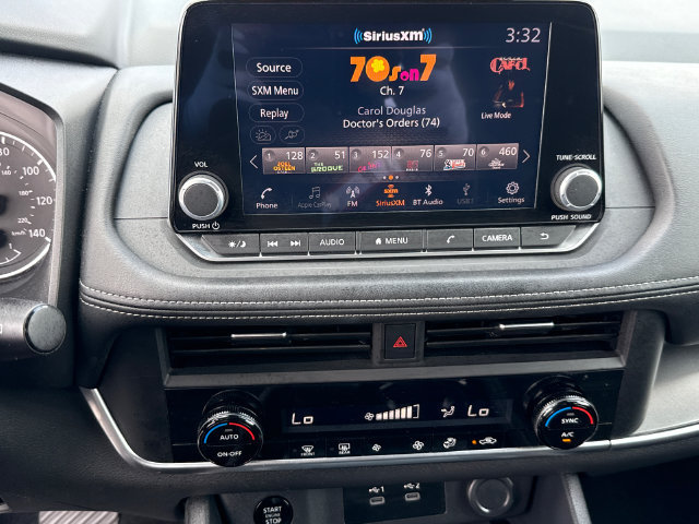 Used 2025 Nissan Rogue SV FWD image 29