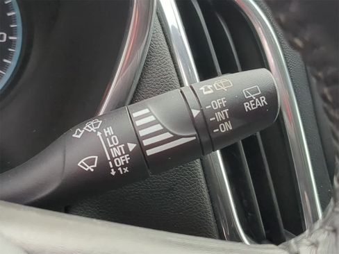 Used 2018 Chevrolet Equinox LT image 25