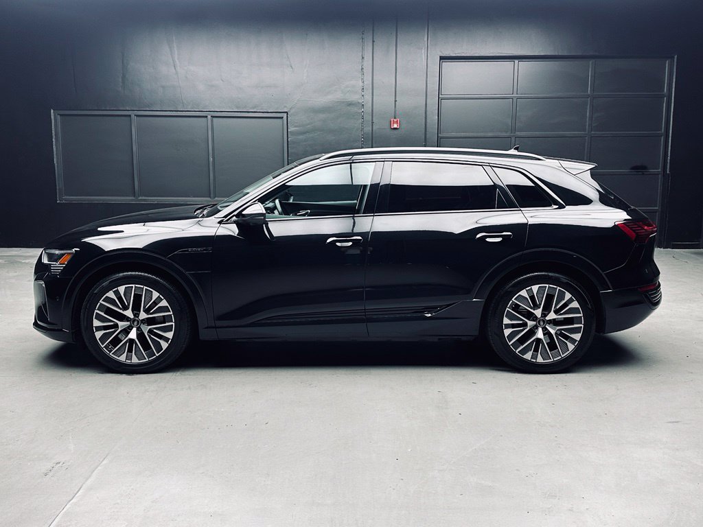 Used 2024 Audi Q8 e-tron Prestige w/ Prestige Package AWD/4WD image 3