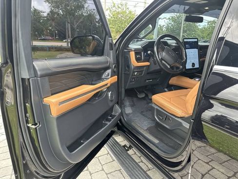 Used 2022 Ford Expedition Platinum AWD/4WD image 22