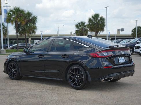 Used 2023 Honda Civic Sport Touring image 4