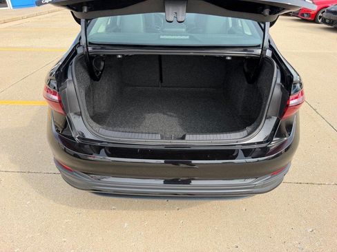 Used 2024 Volkswagen Jetta SE FWD image 4
