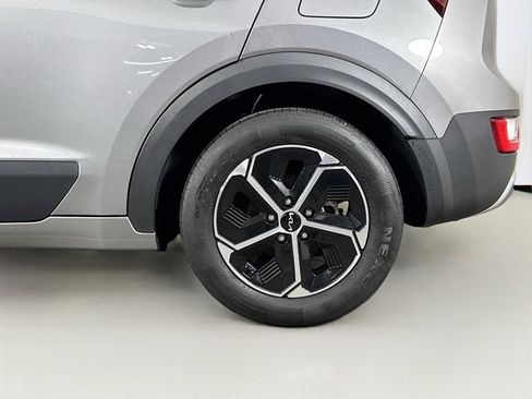 Used 2023 Kia Niro LX FWD image 26