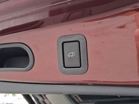 Used 2016 Toyota Highlander Plus AWD/4WD image 29
