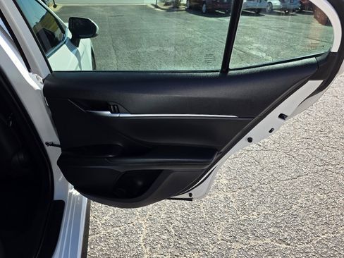 Used 2021 Toyota Camry SE image 14