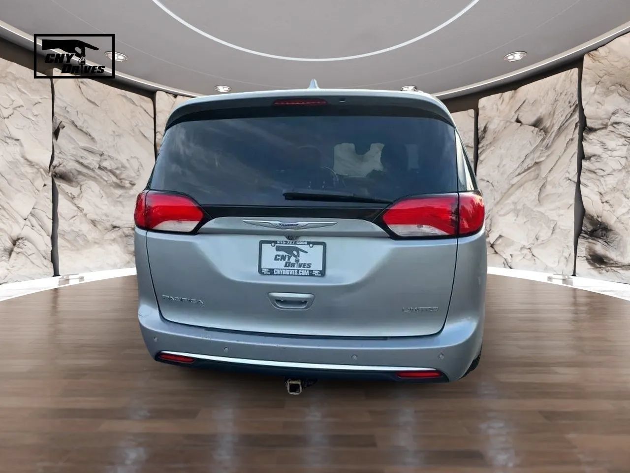 Used 2019 Chrysler Pacifica Limited w/ Advanced Safetytec Group FWD image 6