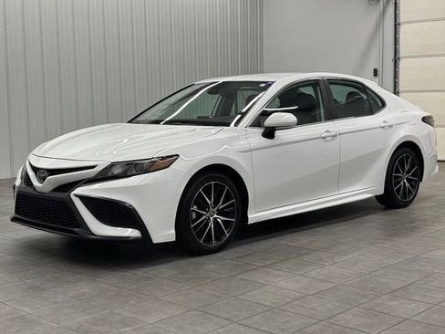 Used 2024 Toyota Camry SE FWD image 5