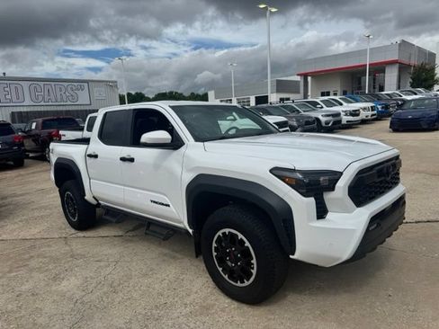 Used 2024 Toyota Tacoma TRD Off-Road AWD/4WD image 7