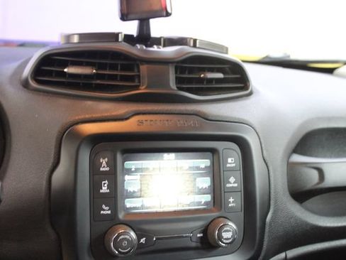 Used 2016 Jeep Renegade 75th Anniversary FWD image 20