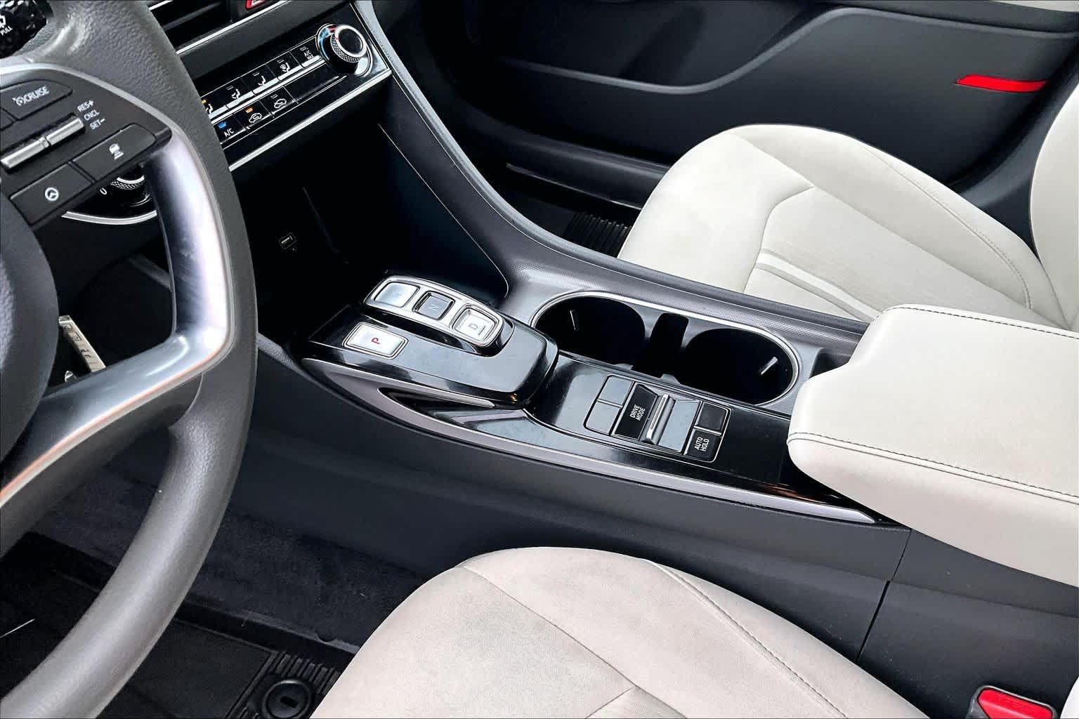 Used 2023 Hyundai Sonata SE w/ Preferred Accessory Package FWD image 15