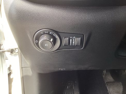 Used 2023 Jeep Compass Latitude AWD/4WD image 29