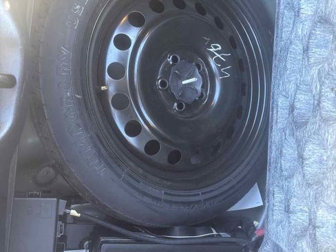 Used 2014 Chrysler 300 C image 29