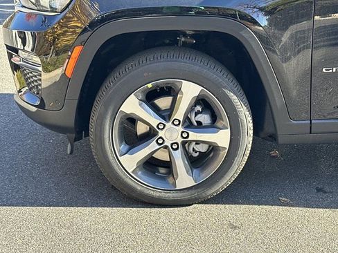 New 2025 Jeep Grand Cherokee Limited w/ Luxury Tech Group II image 9