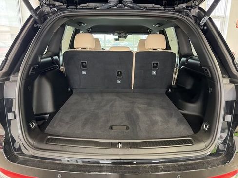 Used 2025 Jeep Grand Cherokee Limited image 10