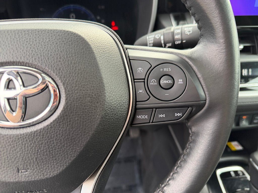 Used 2023 Toyota Corolla Cross XLE w/ Convenience Package AWD/4WD image 16