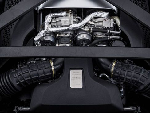 Used 2021 Aston Martin DB11 Coupe image 35