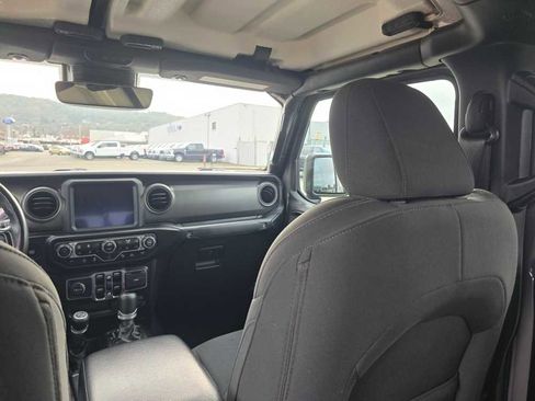 Used 2021 Jeep Gladiator Sport image 14