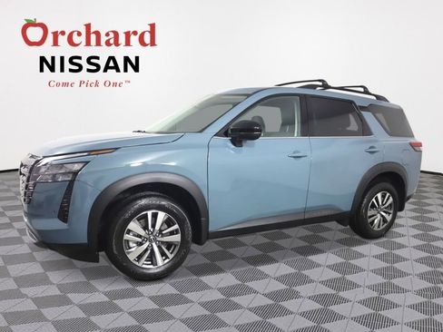 New 2026 Nissan Pathfinder SL image 2