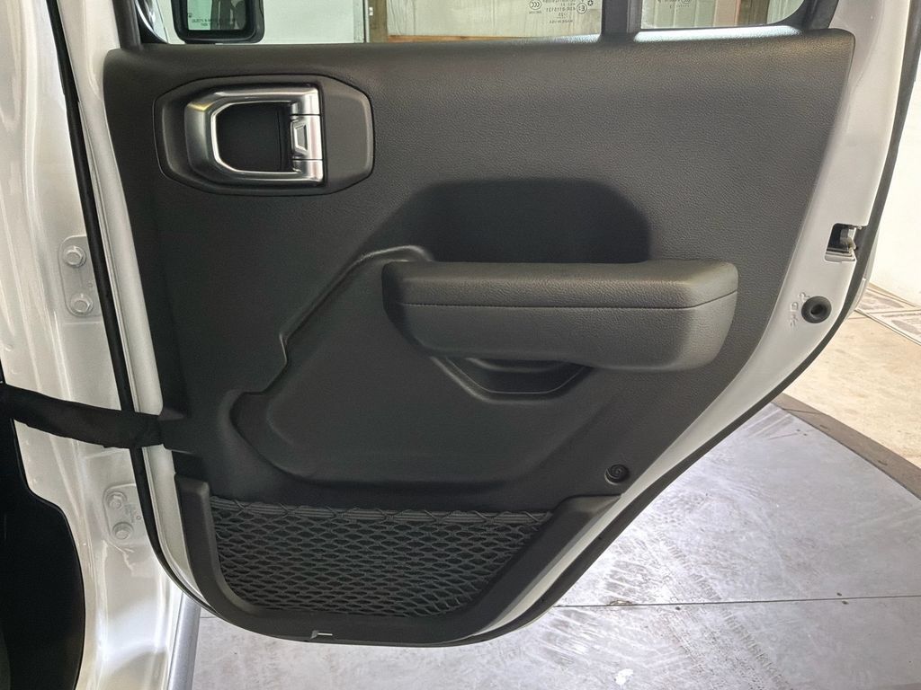 Used 2023 Jeep Wrangler Unlimited w/ Cold Weather Group AWD/4WD image 19