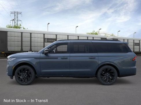 New 2026 Lincoln Navigator L Reserve image 3