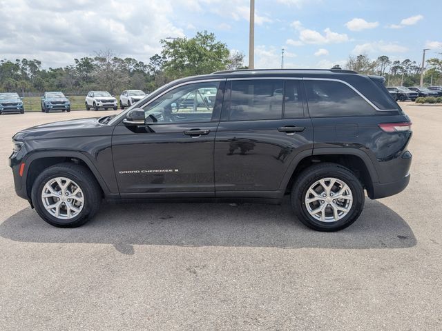 Used 2023 Jeep Grand Cherokee Limited AWD/4WD image 7