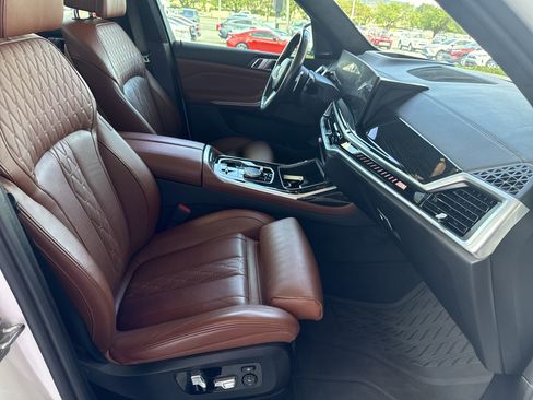 Used 2023 BMW X7 M60i image 21