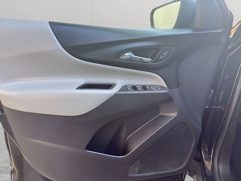 Used 2021 Chevrolet Equinox LS w/ LS Convenience Package image 11