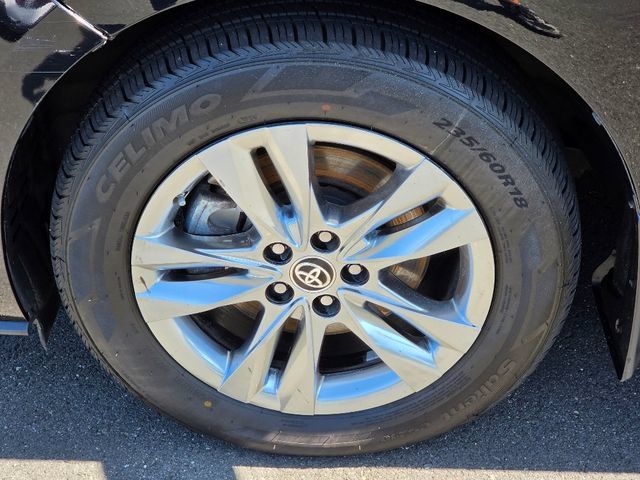 Used 2024 Toyota Sienna XLE w/ XLE Plus Package AWD/4WD image 18