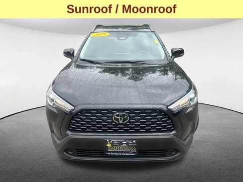 Used 2025 Toyota Corolla Cross LE w/ Moonroof Package AWD/4WD image 4