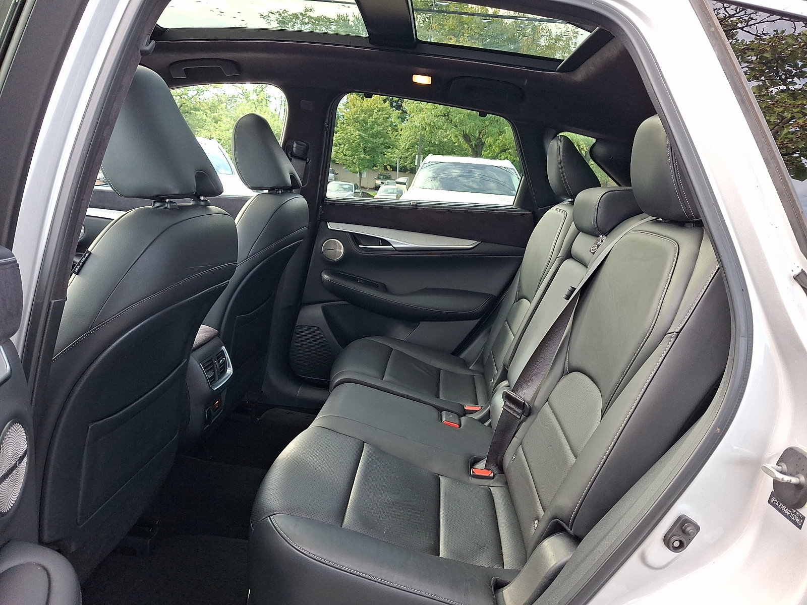 Used 2019 INFINITI QX50 Essential w/ Sensory Package AWD/4WD image 10