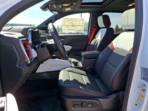 New 2025 GMC Canyon AT4 w/ AT4X Package AWD/4WD image 14