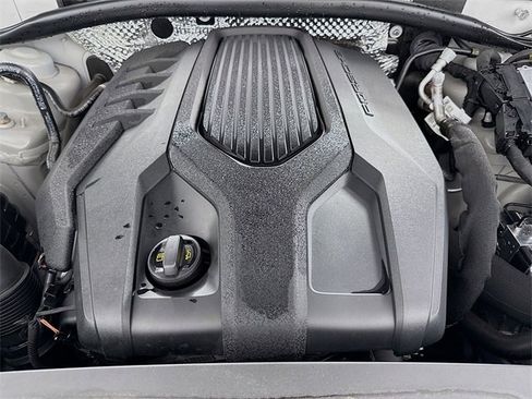 Used 2024 Porsche Macan image 32