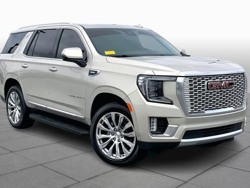 Used 2024 GMC Yukon Denali w/ Advanced Technology Package image 2