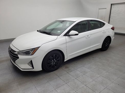Used 2019 Hyundai Elantra SE image 2