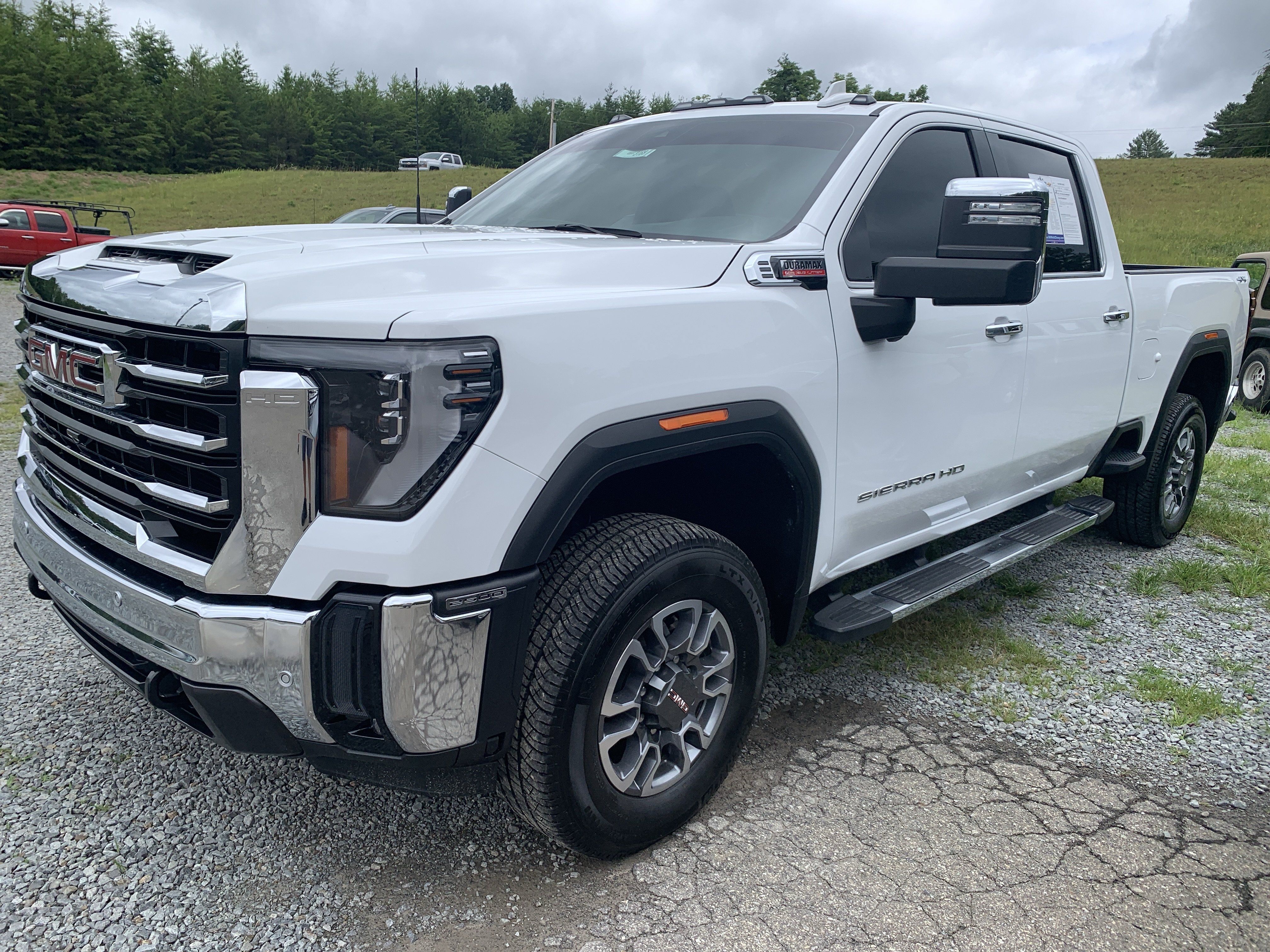 Used 2025 GMC Sierra 2500 SLT w/ SLT Premium Package AWD/4WD image 5