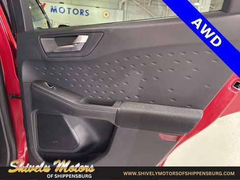 Used 2020 Ford Escape SE image 35