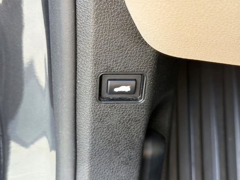 Used 2012 BMW 750Li RWD image 38