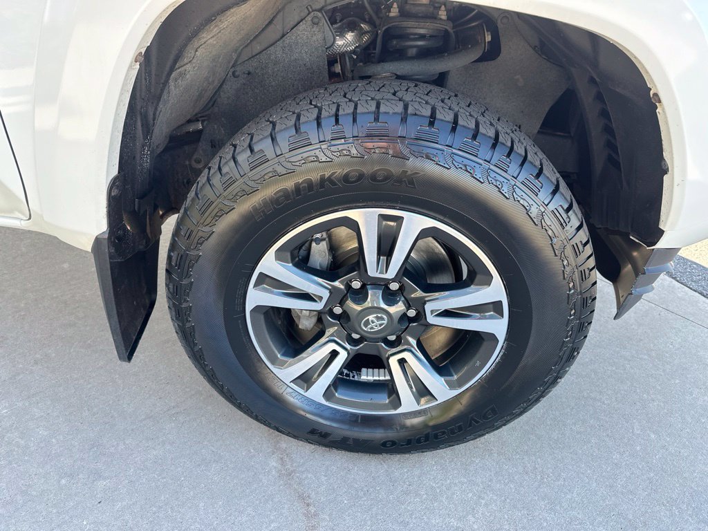 Used 2019 Toyota Tacoma TRD Sport AWD/4WD image 14