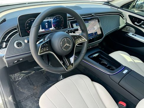 Used 2024 Mercedes-Benz E 350 4MATIC Sedan image 9