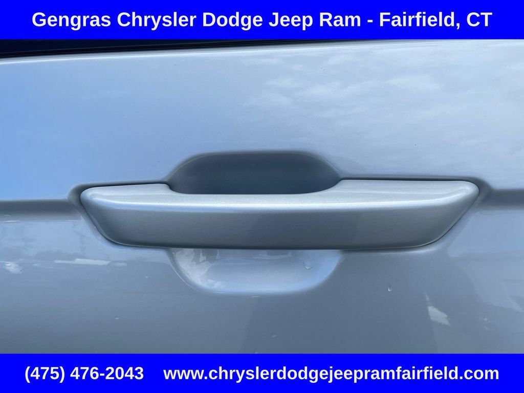 Used 2023 Jeep Grand Cherokee L Altitude AWD/4WD image 39
