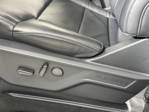 Used 2025 Ford Expedition Platinum w/ Driver's Package image 25