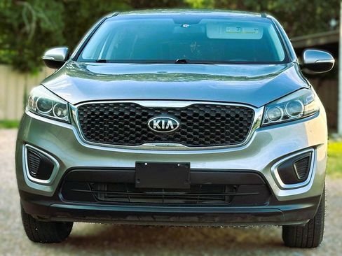Used 2016 Kia Sorento L FWD image 2