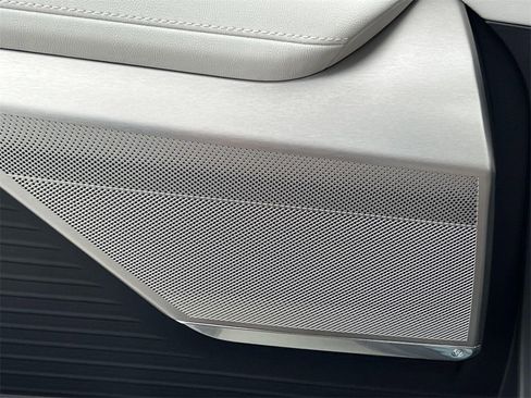 New 2026 Cadillac Vistiq Luxury image 24