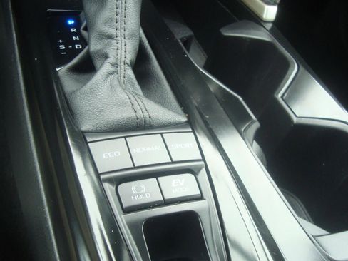 Used 2025 Toyota Camry SE image 21