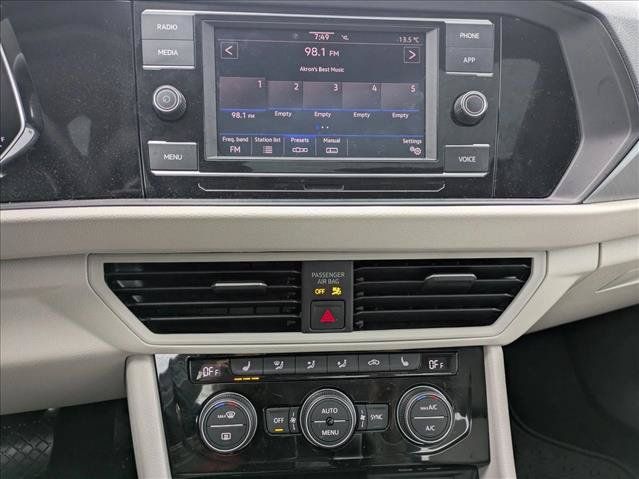 Used 2024 Volkswagen Jetta SE w/ Panoramic Sunroof Package FWD image 12